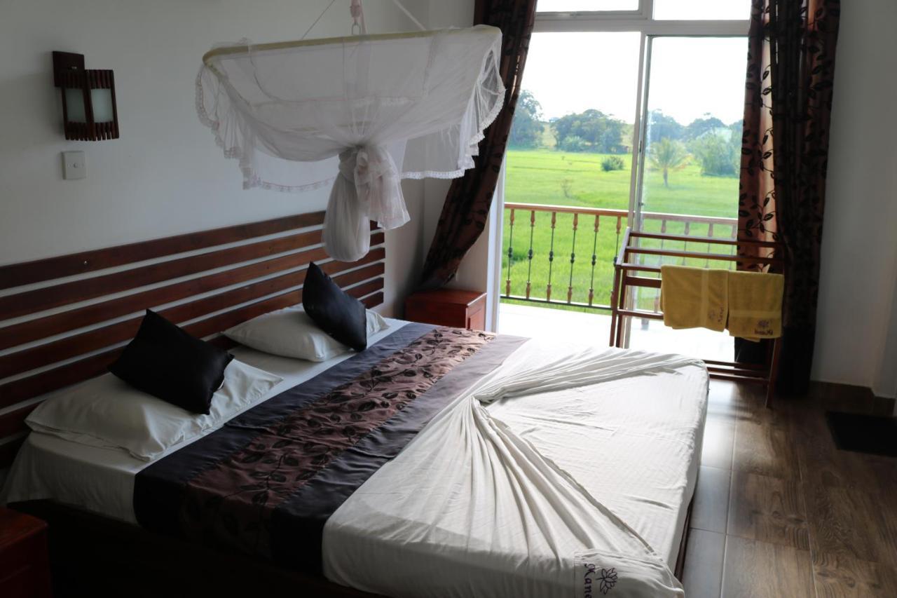 Manel Guest House Полоннарува Экстерьер фото